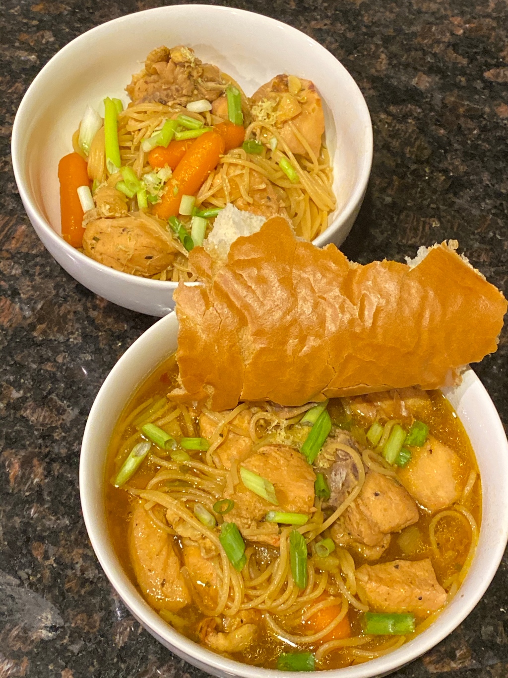 Sopa de fideos (con pollo) – PR Chicken noodle soup.
